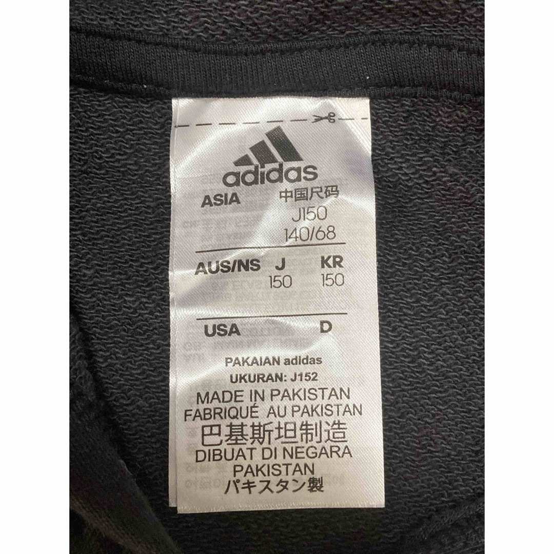 adidas(アディダス)のアディダスジュニアパーカー黒150サイズ キッズ/ベビー/マタニティのキッズ服男の子用(90cm~)(Tシャツ/カットソー)の商品写真