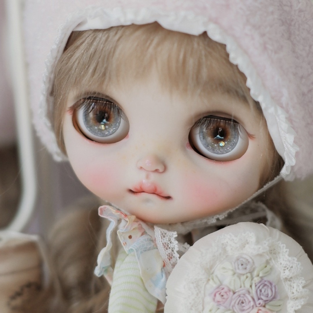 カスタムブライス 海外作家様 幼い かわいい 下唇を噛む 静かな子 フル