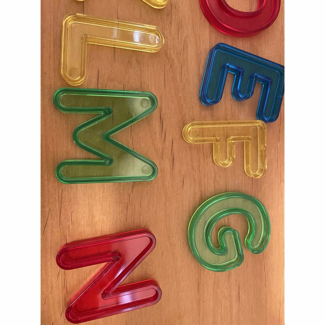 アルファベット　プラスチック　透明　大文字　センサリープレイにも キッズ/ベビー/マタニティのおもちゃ(知育玩具)の商品写真