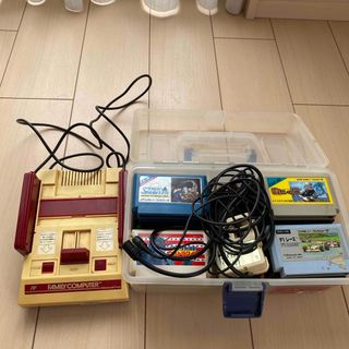 ファミリーコンピュータ(ファミリーコンピュータ)のファミリーコンピュータ 本体 HVC-001 アダプター HVC-002 ソフト(家庭用ゲーム機本体)