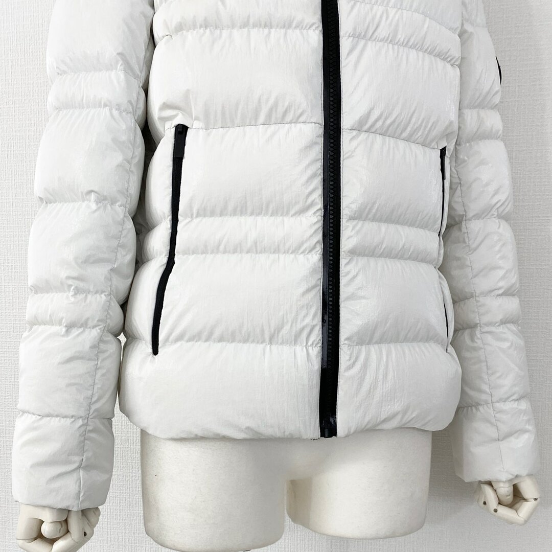 MONCLER(モンクレール)の12L2 MONCLER モンクレール 22AW THARON ダウンジャケット 00 ホワイト アウター 上着 羽織 レディースのジャケット/アウター(ダウンジャケット)の商品写真