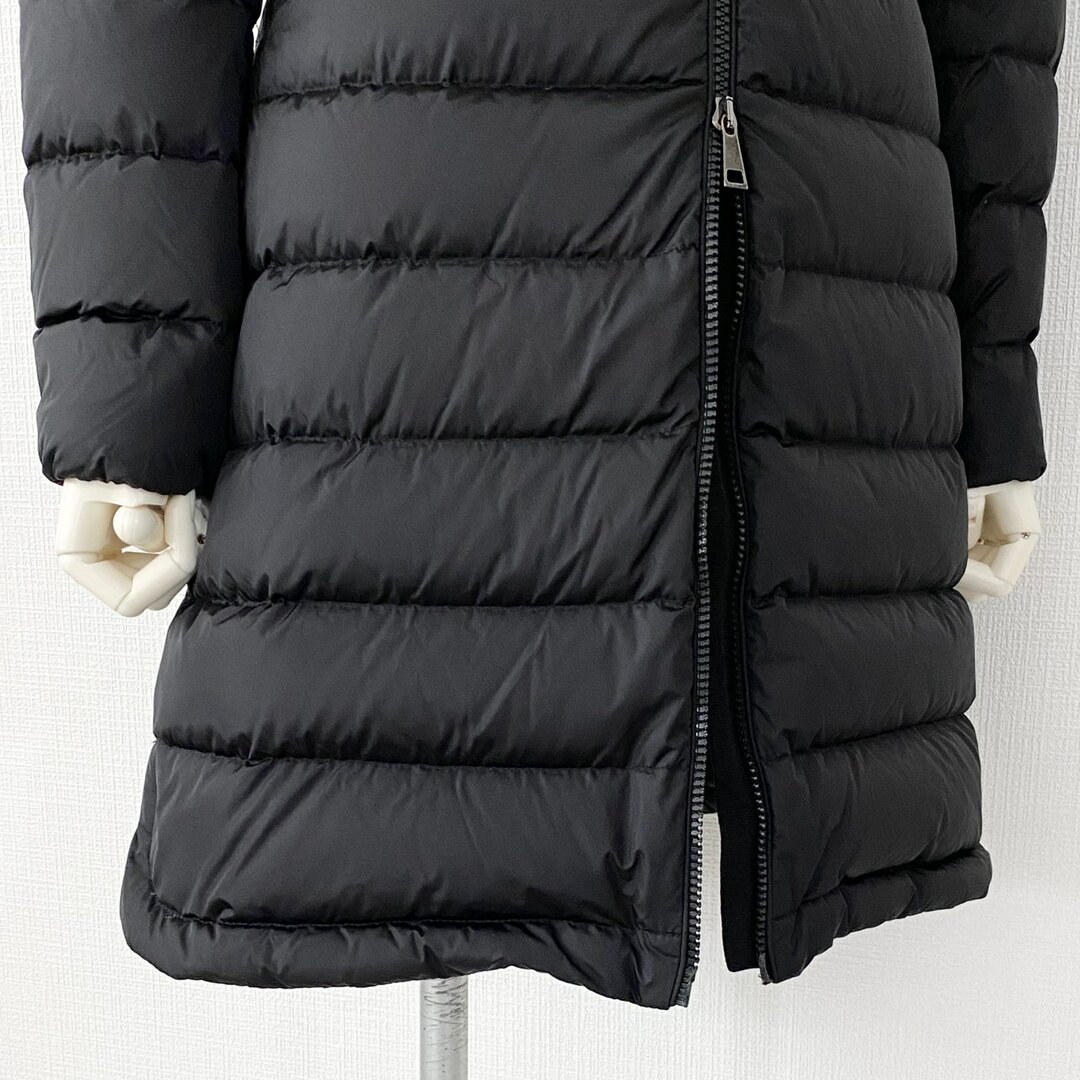 MONCLER(モンクレール)の25l2 《美品》 MONCLER モンクレール ロングダウンコート 00 ブラック フラメッテ ナイロンコート ロングコート ダウンジャケット  フード収納 レディースのジャケット/アウター(ダウンコート)の商品写真