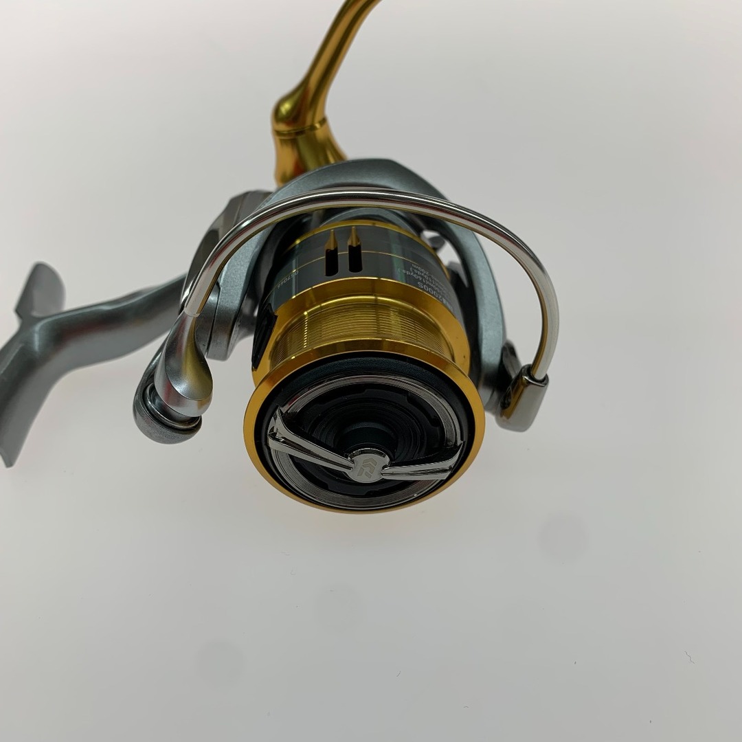 DAIWA(ダイワ)の●●DAIWA ダイワ 00057046 18FREAMS LT2000S スポーツ/アウトドアのフィッシング(リール)の商品写真