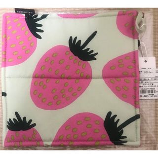 マリメッコ(marimekko)のマリメッコ  マンシッカ　ポットホルダー　ライトグリーン　ピンク(テーブル用品)