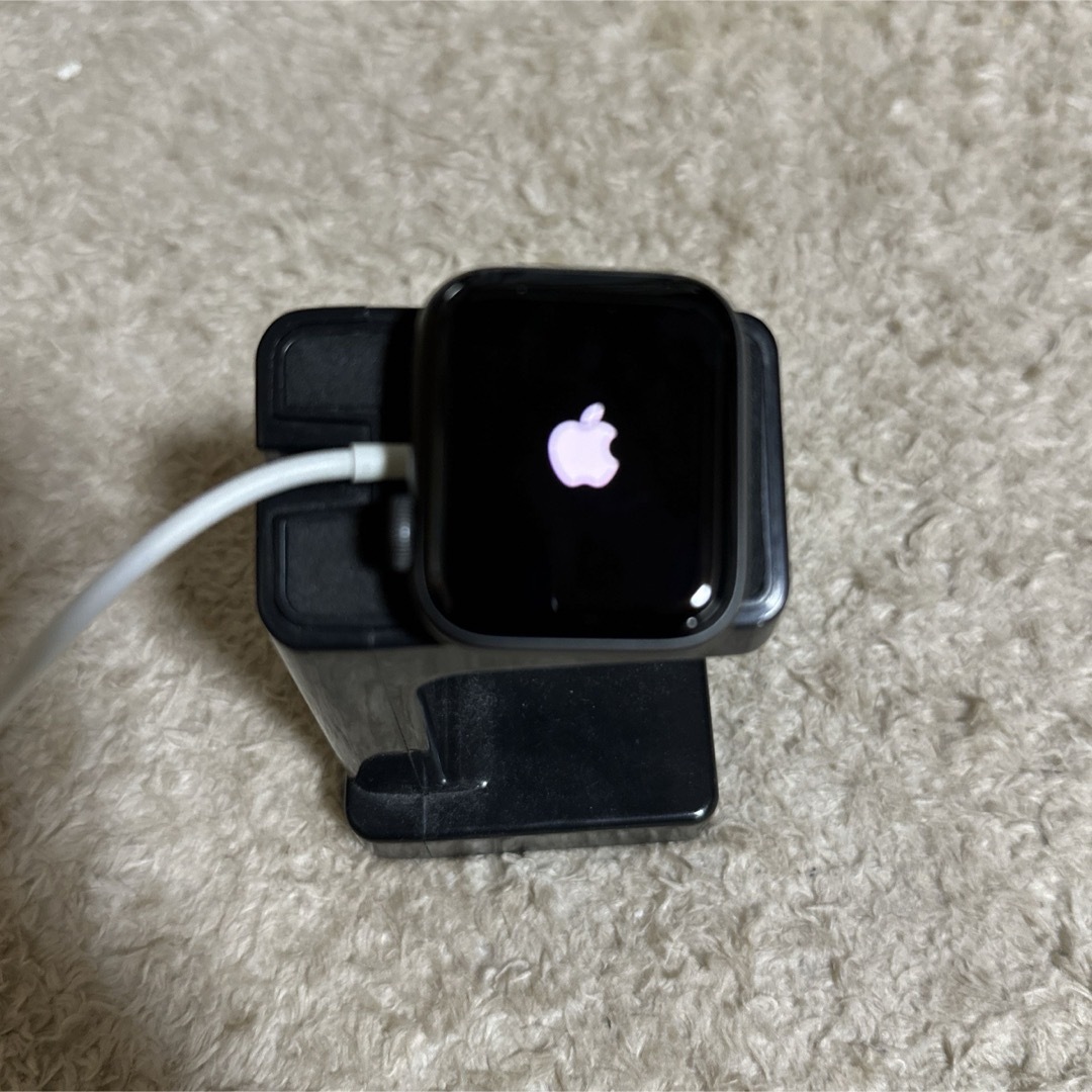 Apple Watch(アップルウォッチ)のAPPLE WATCH SE GPSモデル SGAL MKQ13J/A スマホ/家電/カメラのスマートフォン/携帯電話(その他)の商品写真