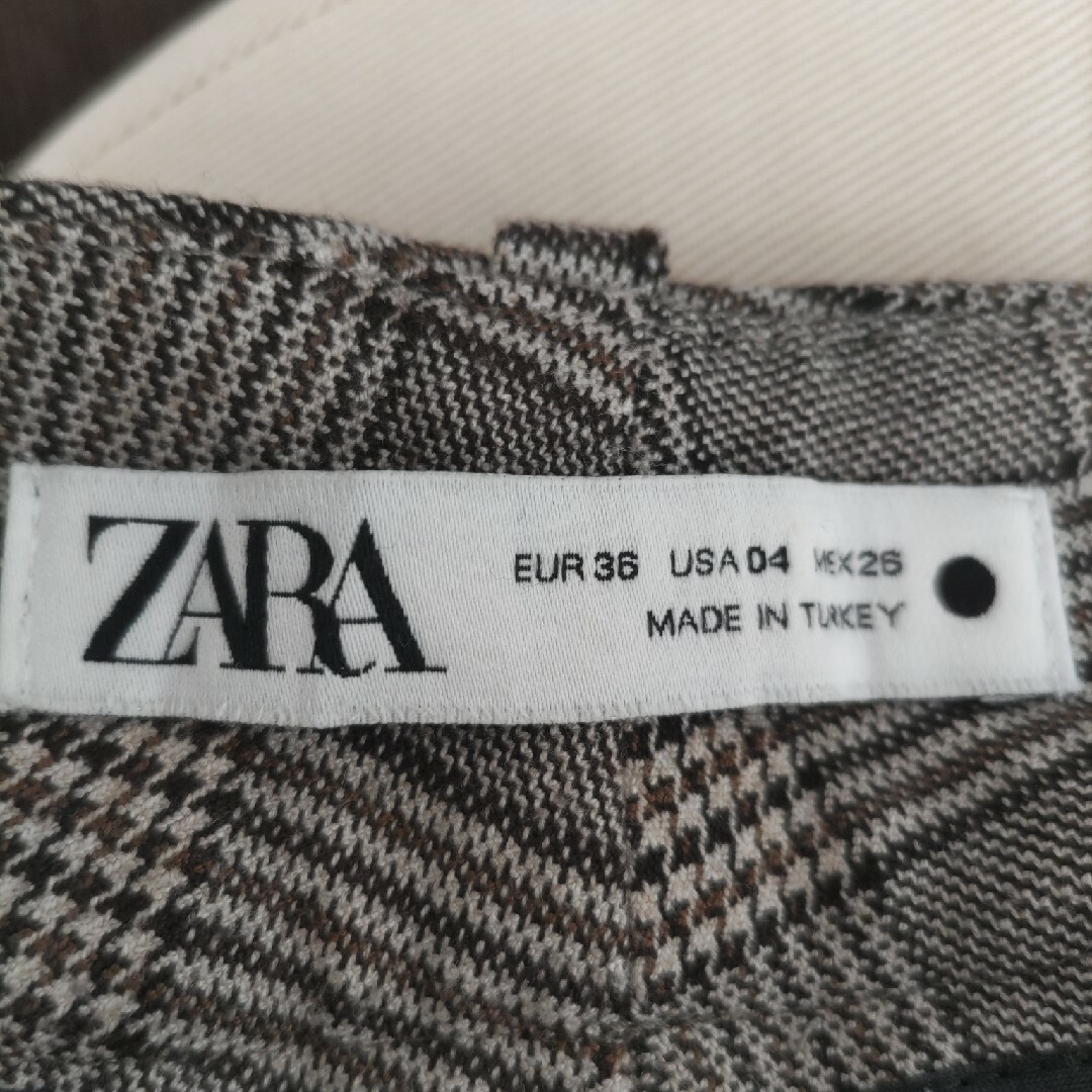 ZARA(ザラ)のきれいめカジュアル　パンツ レディースのパンツ(その他)の商品写真