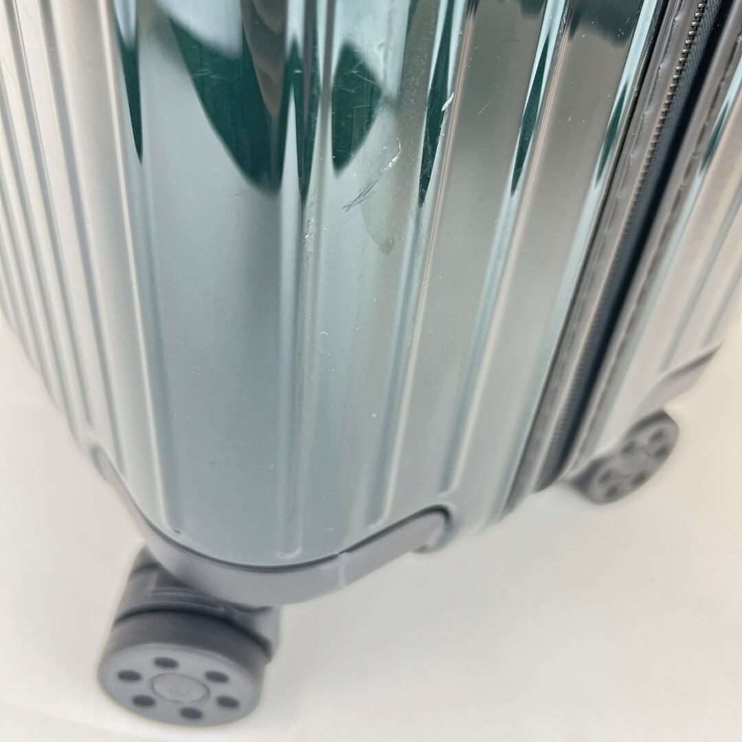 RIMOWA(リモワ)のRIMOWA リモワ Essential Lite Cabin エッセンシャルライトキャビン 37L Green　グリーン　Polycarbonate　ポリカーボネート　キャリーバッグ　スーツケース レディースのバッグ(スーツケース/キャリーバッグ)の商品写真