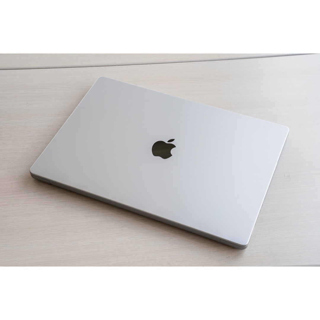 Apple(アップル)のMacbook pro M2 16インチ 16GB　1TB 【ほぼ新品】 スマホ/家電/カメラのPC/タブレット(ノートPC)の商品写真
