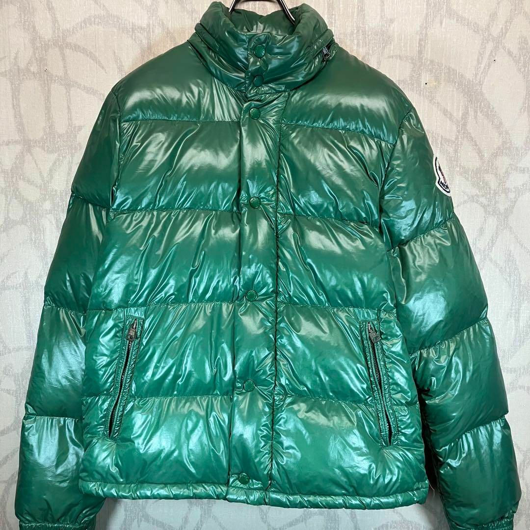 MONCLER(モンクレール)の【激レア】モンクレール　ダウンジャケット　ロゴワッペン　グリーン　羽毛 メンズのジャケット/アウター(ダウンジャケット)の商品写真