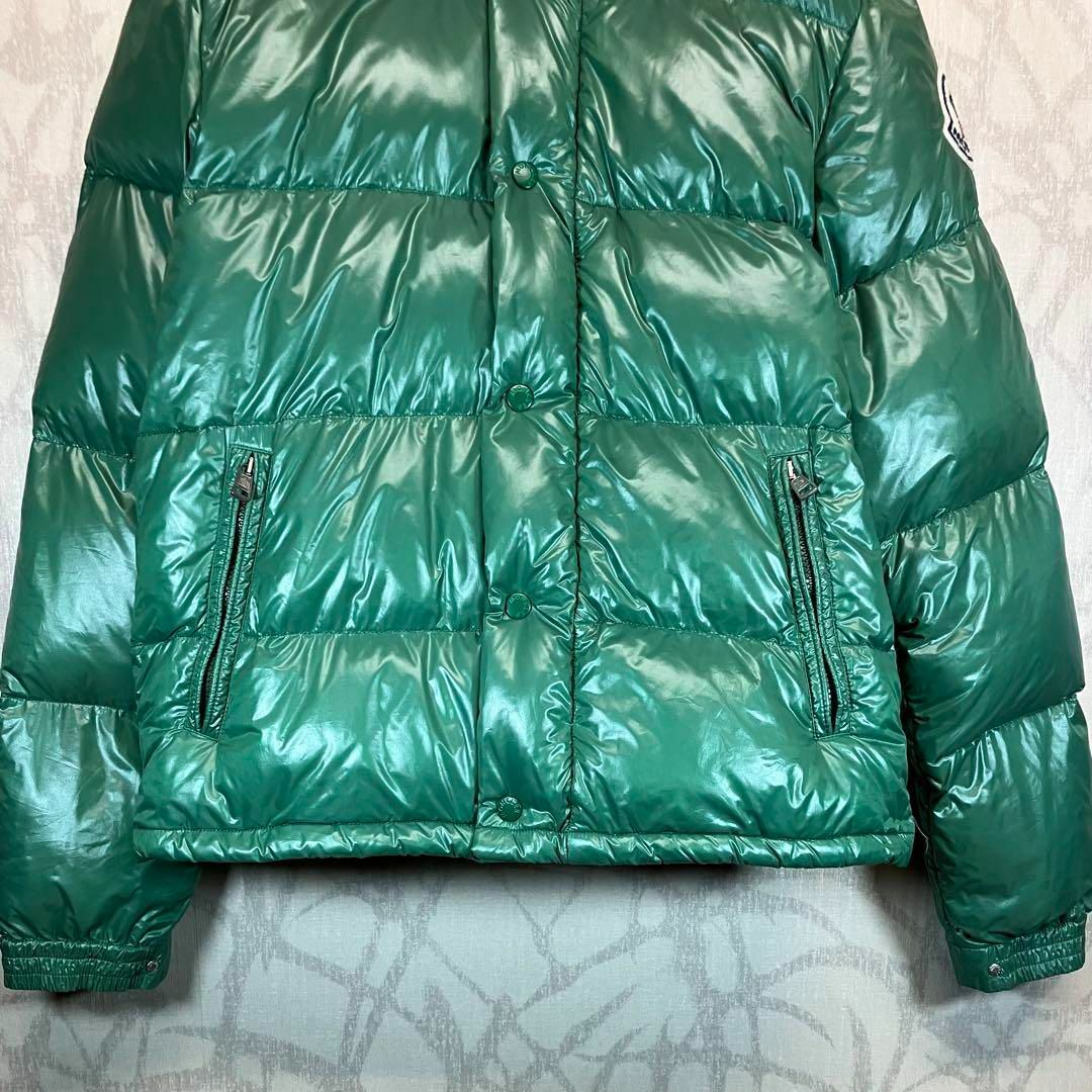 MONCLER(モンクレール)の【激レア】モンクレール　ダウンジャケット　ロゴワッペン　グリーン　羽毛 メンズのジャケット/アウター(ダウンジャケット)の商品写真