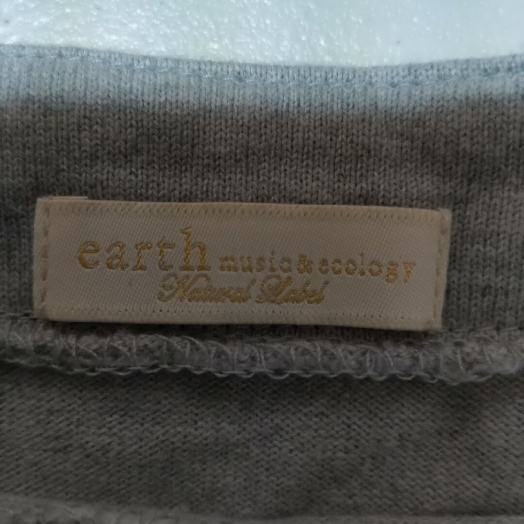 earth music & ecology(アースミュージックアンドエコロジー)のレディース✻earth ショート丈　幅広　Ｔシャツ✻ボーダー　グレー色✻フリー レディースのトップス(Tシャツ(長袖/七分))の商品写真