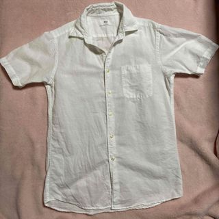 ユニクロ(UNIQLO)のユニクロ　麻シャツ　白　 Sサイズ　【中古】涼しげな生地。UNIQLO(シャツ)