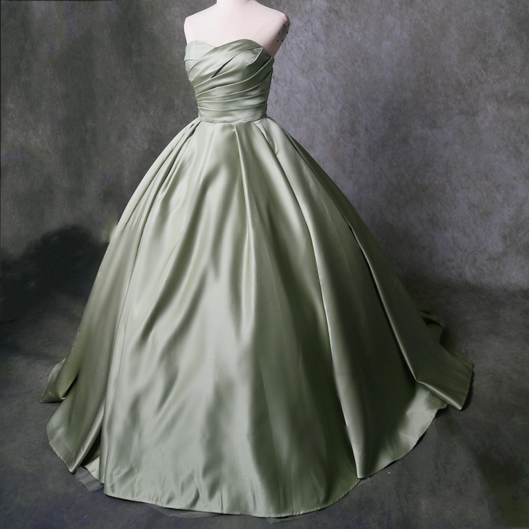 エレガント パーティードレス グリーン ベアトップ 華やかなトレーン結婚式 花嫁 レディースのフォーマル/ドレス(ウェディングドレス)の商品写真