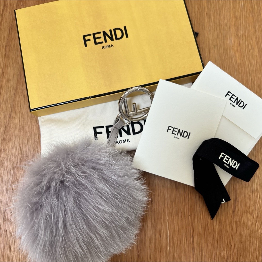 予約販売品 FENDI フェンディ ファー チャーム ポンポン キーホルダー