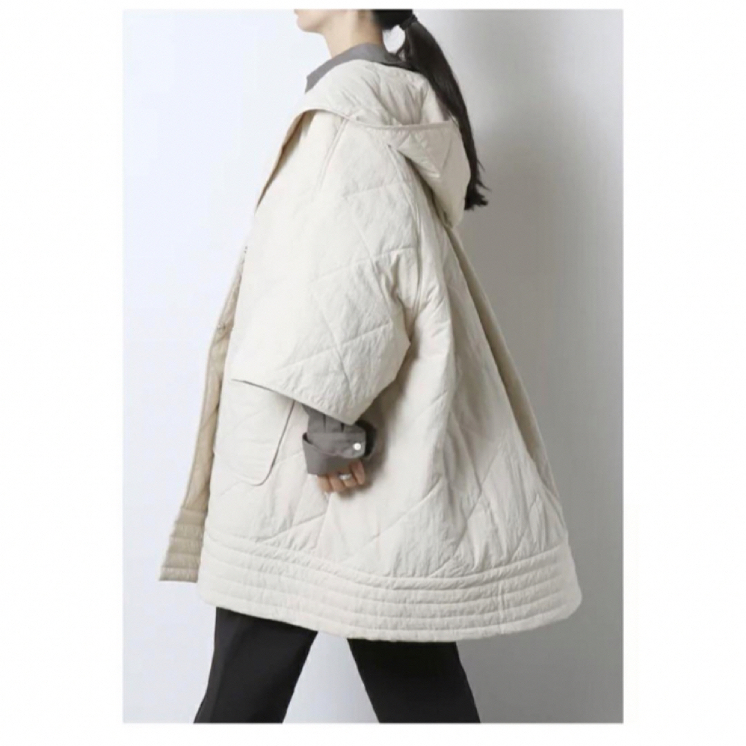 新品未使用　meri ミーリー　ポンチョ風キルティングコート レディースのジャケット/アウター(その他)の商品写真