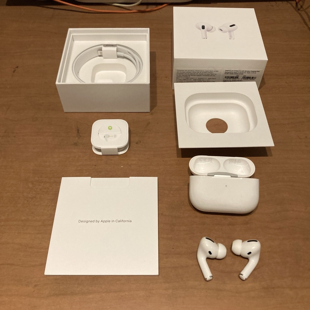 Apple(アップル)のAPPLE AirPods Pro 第一世代 スマホ/家電/カメラのオーディオ機器(ヘッドフォン/イヤフォン)の商品写真