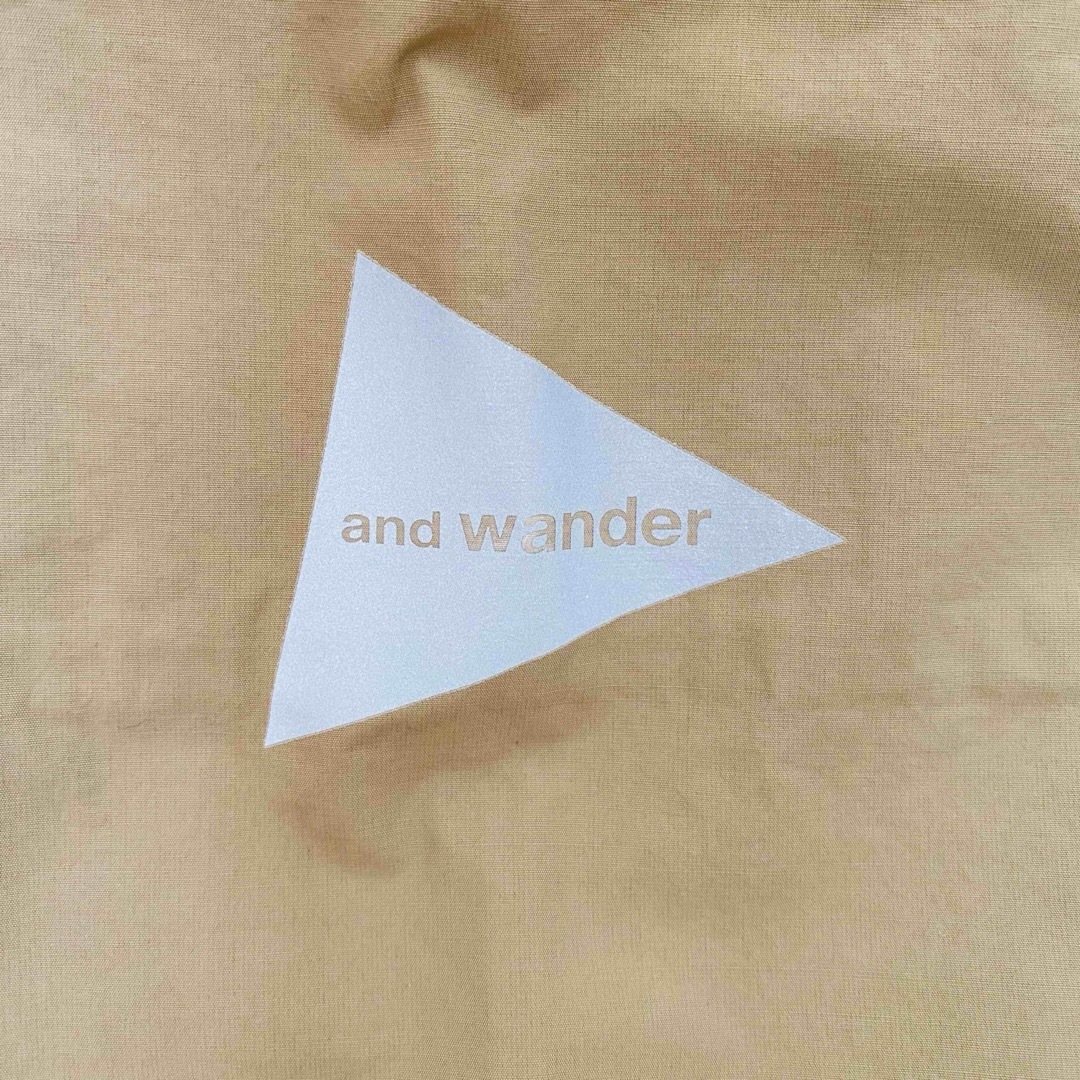 and wander(アンドワンダー)の【and wander】アンドワンダー ナイロンタフタ ジャケット 新品 メンズのジャケット/アウター(ナイロンジャケット)の商品写真