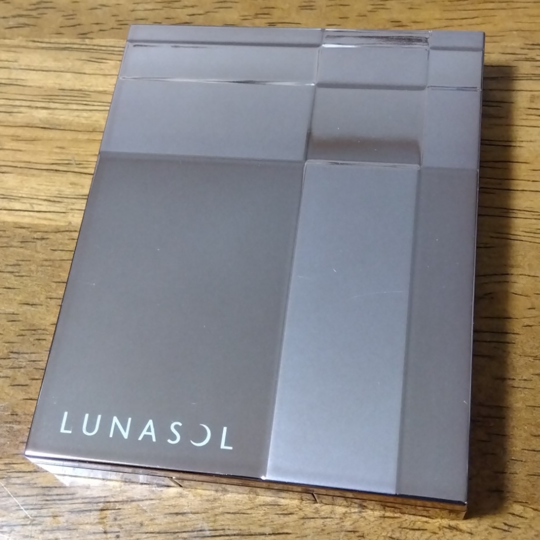 LUNASOL(ルナソル)のめる様専用　ルナソル　グレイスコントラスティングアイズ　02 コスメ/美容のベースメイク/化粧品(アイシャドウ)の商品写真