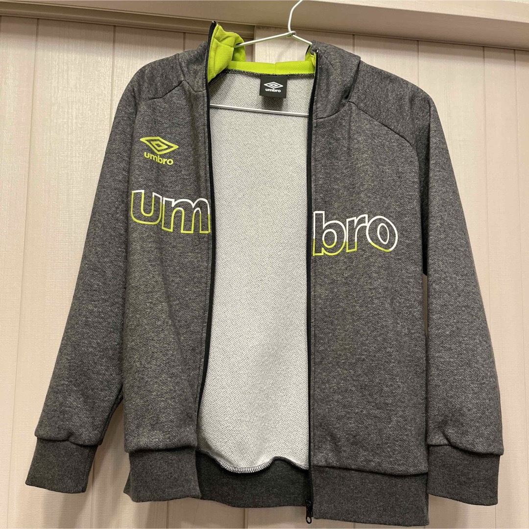 UMBRO(アンブロ)のアンブロ　パーカー　150 キッズ/ベビー/マタニティのキッズ服男の子用(90cm~)(ジャケット/上着)の商品写真