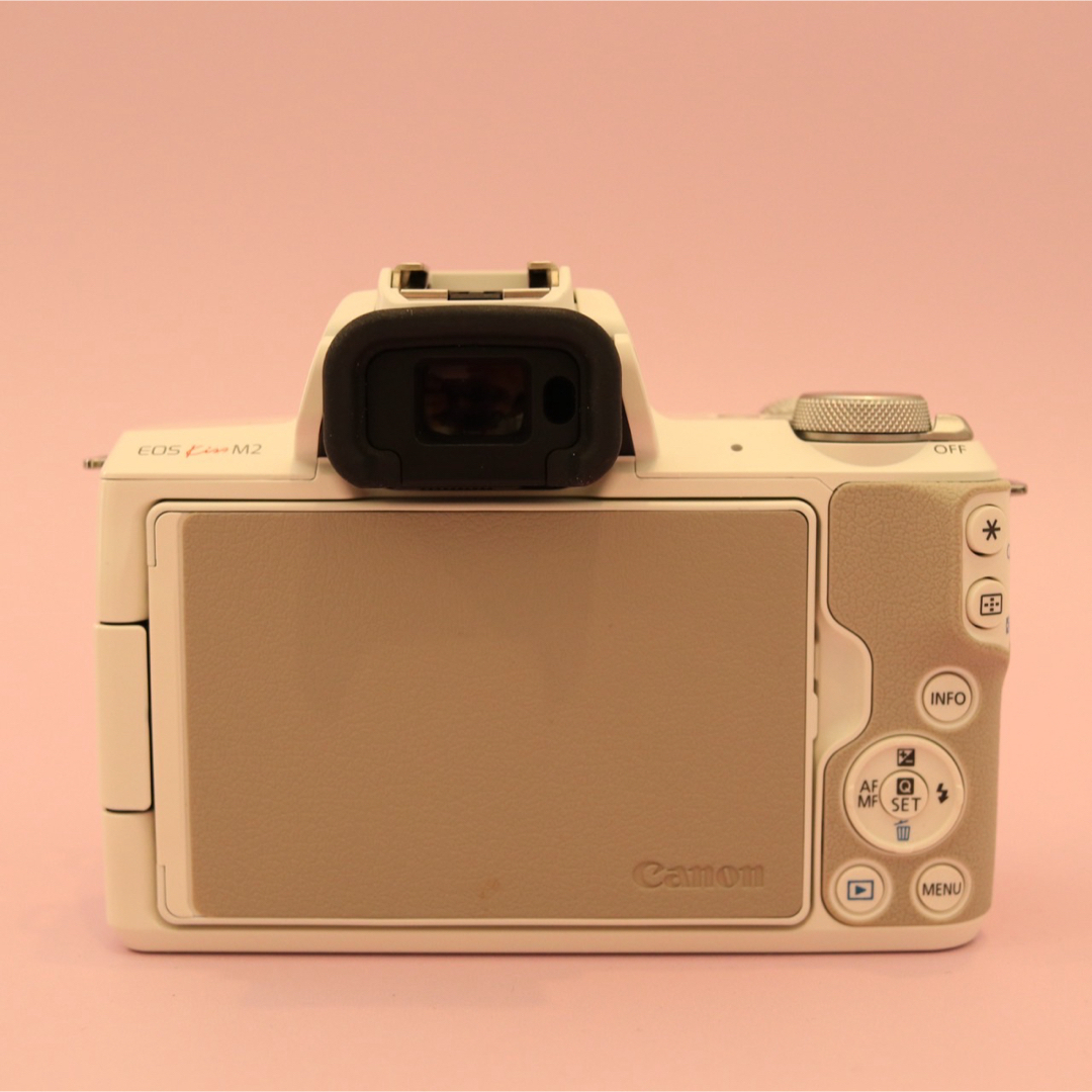 Canon(キヤノン)の✨おすすめNo,1✨Canon EOS Kiss M2 レンズキット ホワイト スマホ/家電/カメラのカメラ(ミラーレス一眼)の商品写真