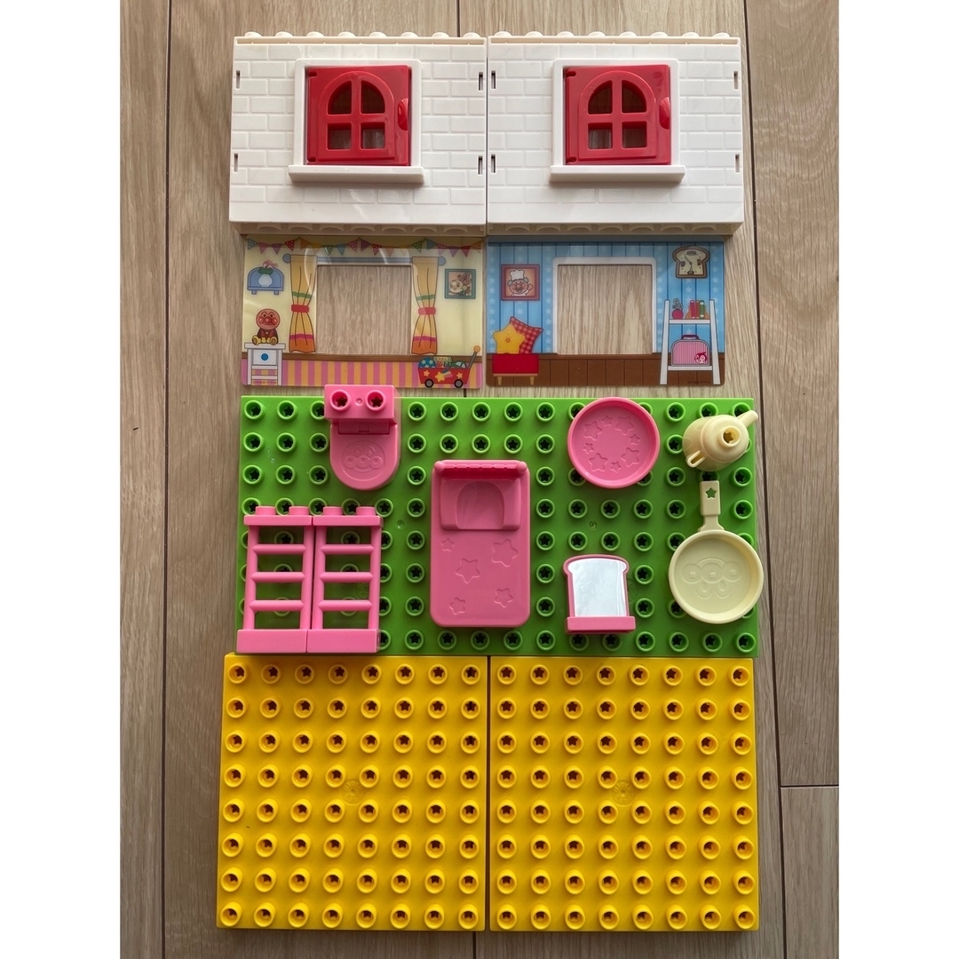 BANDAI(バンダイ)のアンパンマン　ブロックラボ　おおきなパン工場とすてきなおうちブロックバケツ キッズ/ベビー/マタニティのおもちゃ(積み木/ブロック)の商品写真