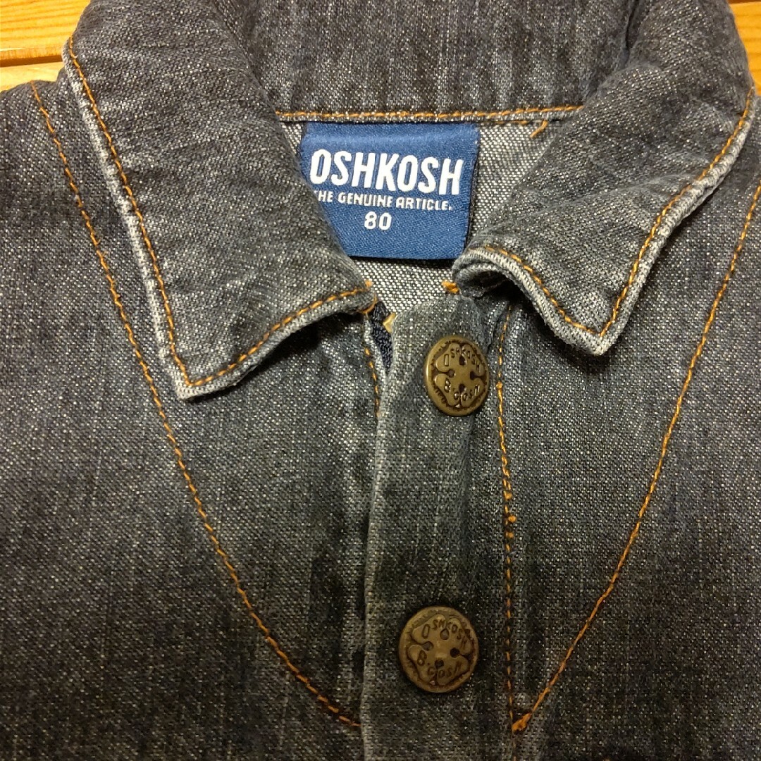 OshKosh(オシュコシュ)の新春値引オシュコシュの黒デニムロンパース80 キッズ/ベビー/マタニティのベビー服(~85cm)(ロンパース)の商品写真