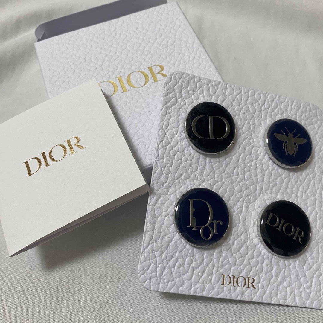 Dior(ディオール)の︎新品未使用︎✿ Dior ピンバッジ エンタメ/ホビーのアニメグッズ(バッジ/ピンバッジ)の商品写真