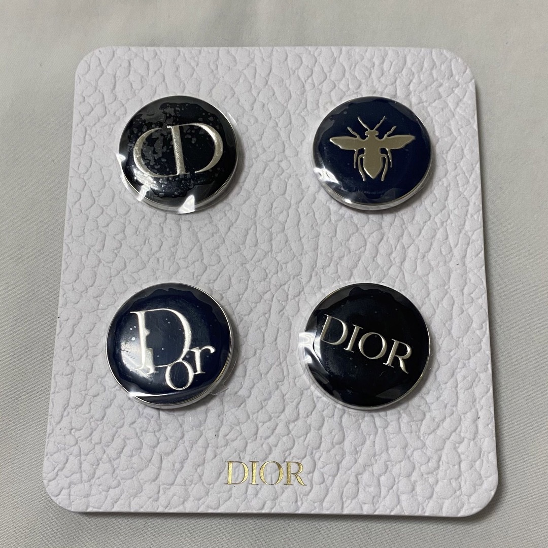 Dior(ディオール)の︎新品未使用︎✿ Dior ピンバッジ エンタメ/ホビーのアニメグッズ(バッジ/ピンバッジ)の商品写真