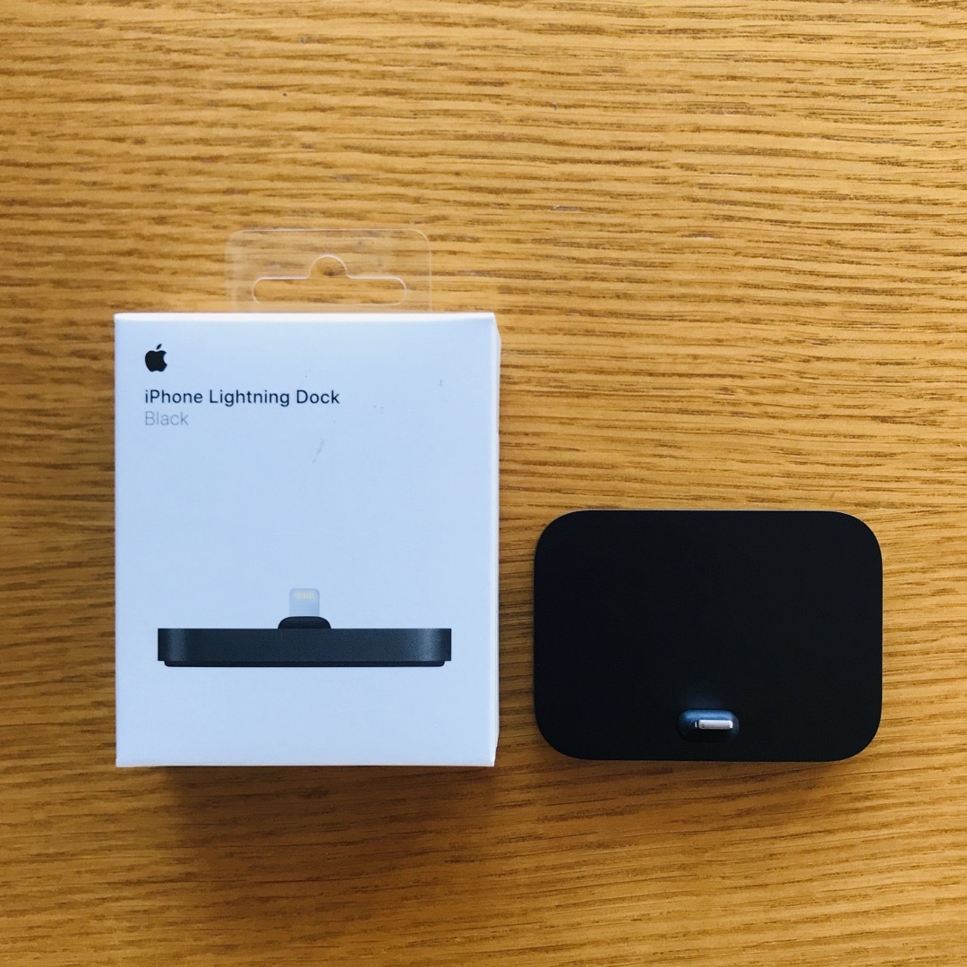 Apple(アップル)のApple Japan iPhone Lightning Dock/Bla スマホ/家電/カメラのスマートフォン/携帯電話(バッテリー/充電器)の商品写真