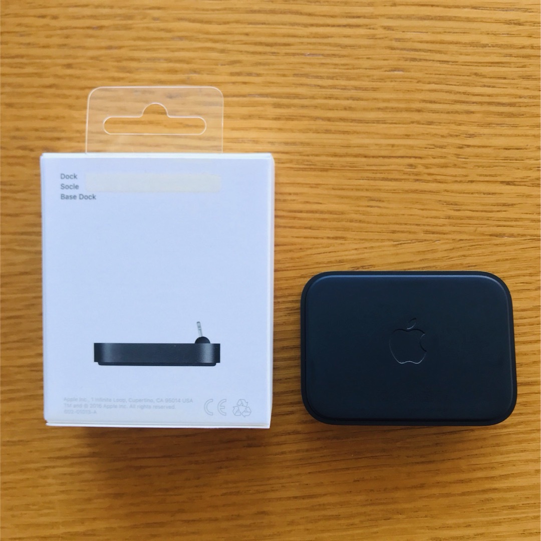 Apple(アップル)のApple Japan iPhone Lightning Dock/Bla スマホ/家電/カメラのスマートフォン/携帯電話(バッテリー/充電器)の商品写真