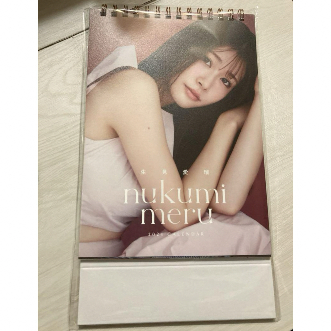 生見愛瑠 2024 カレンダー めるる エンタメ/ホビーのタレントグッズ(女性タレント)の商品写真