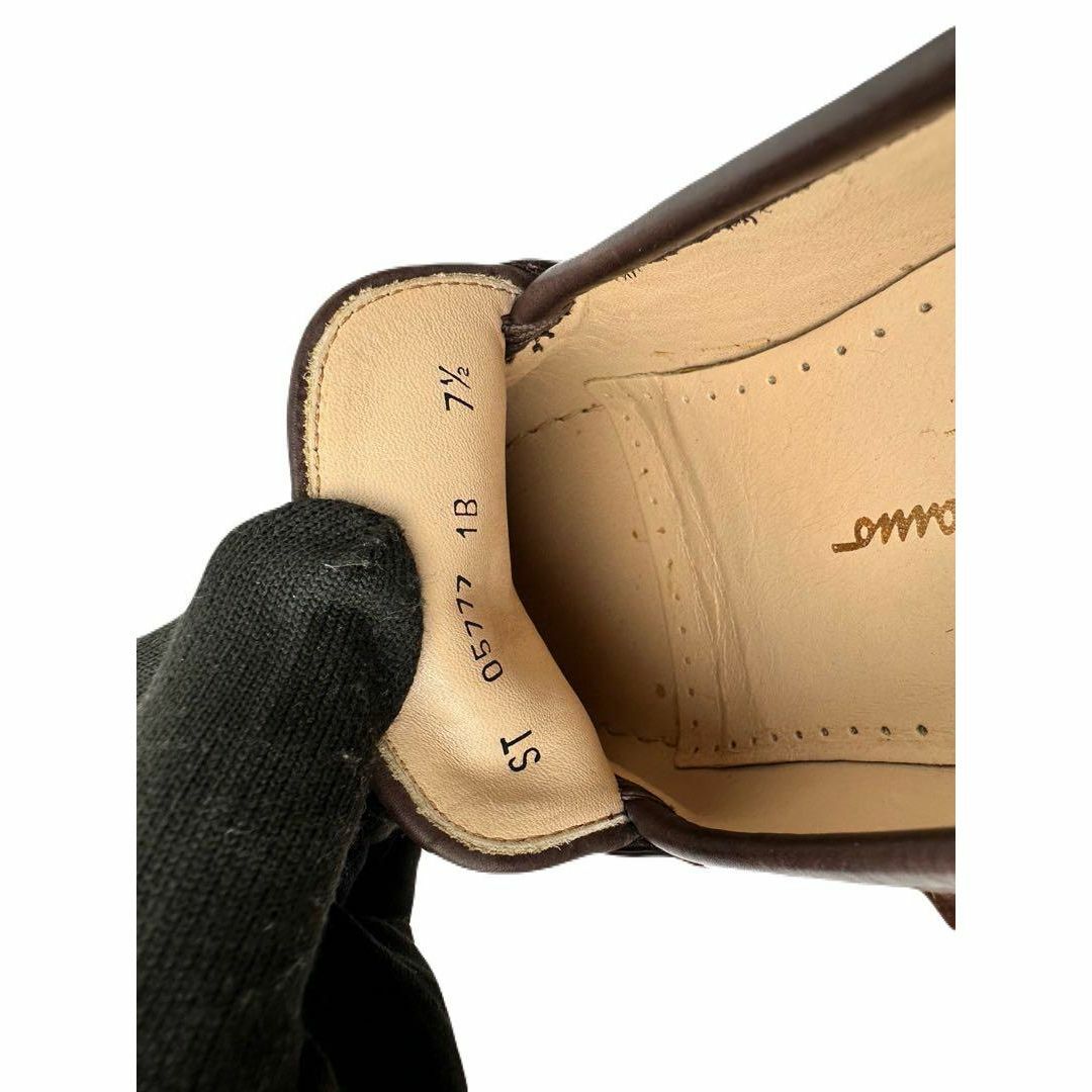 Salvatore Ferragamo(サルヴァトーレフェラガモ)のフェラガモ ガンチーニ カストロスエード モカシン ブラウン 茶色  約25cm レディースの靴/シューズ(ローファー/革靴)の商品写真