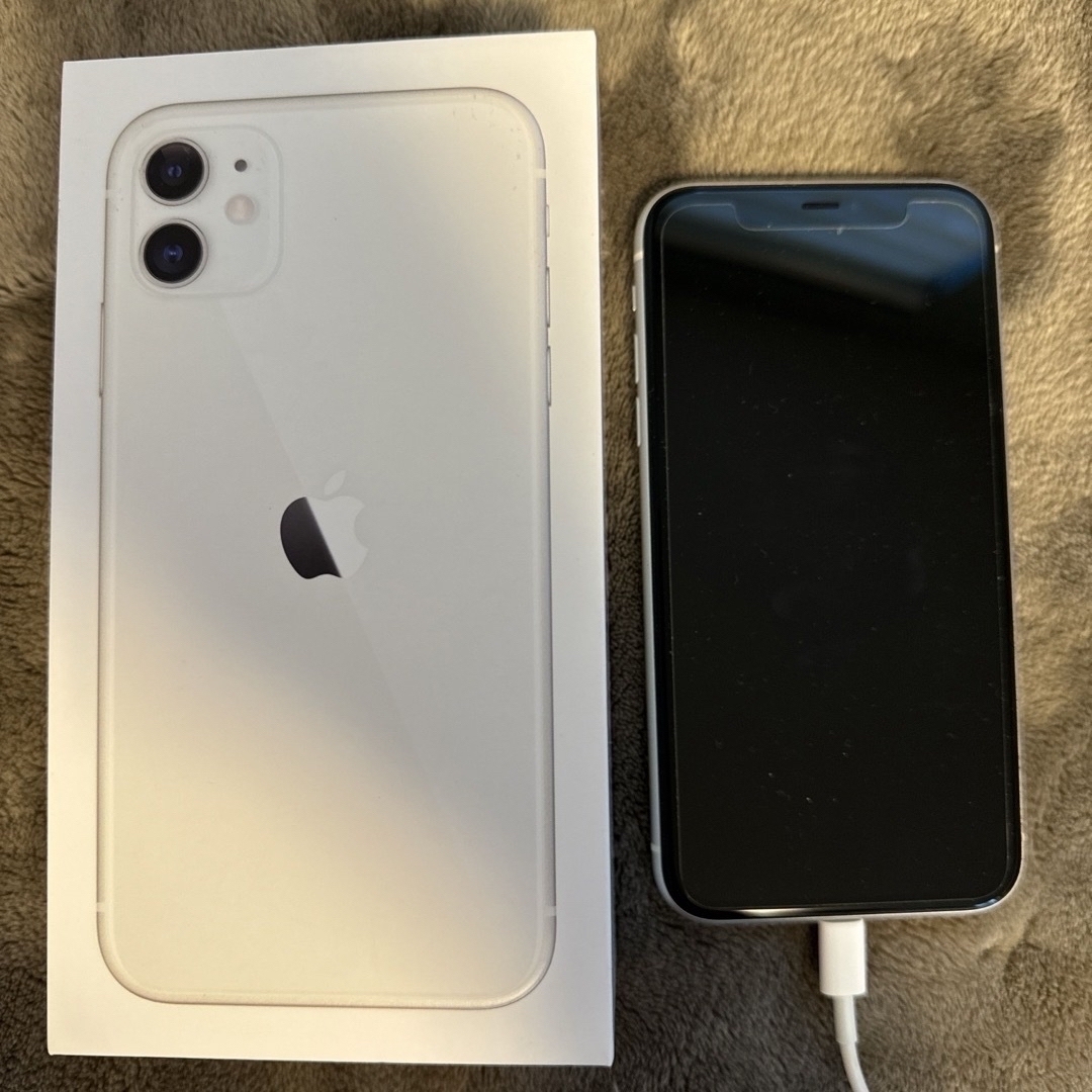 iPhone(アイフォーン)のiPhone 11 ホワイト 64 GB docomo スマホ/家電/カメラのスマートフォン/携帯電話(スマートフォン本体)の商品写真