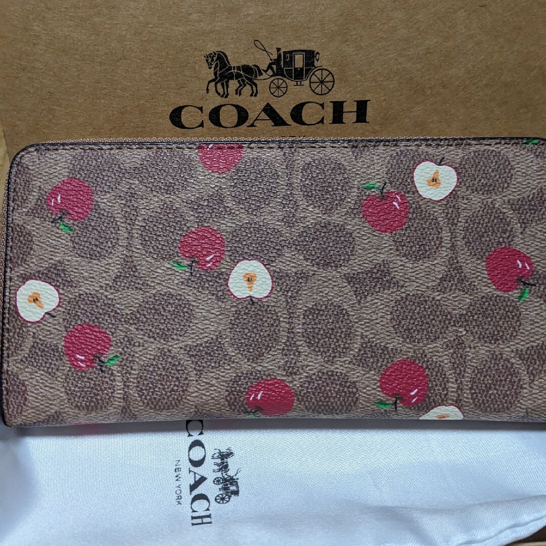 COACH(コーチ)のCOACH 長財布　シグネチャーりんご レディースのファッション小物(財布)の商品写真