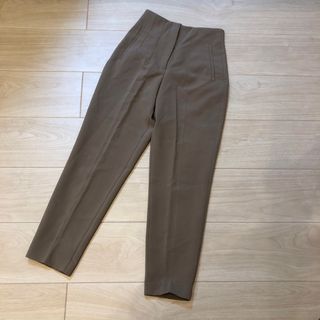 ザラ(ZARA)のZARA ハイウエストパンツ　ベージュ(カジュアルパンツ)