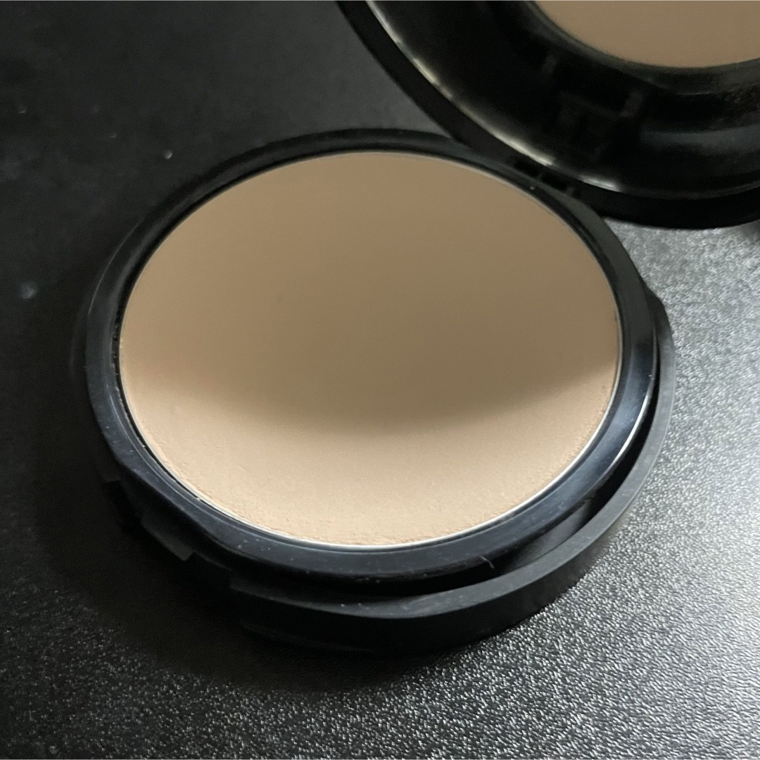 bareMinerals(ベアミネラル)のベアミネラル ベアプロ16HRパウダーファンデーション フェア10 コスメ/美容のベースメイク/化粧品(ファンデーション)の商品写真