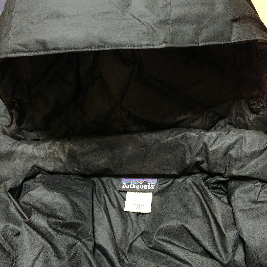 patagonia(パタゴニア)の値下げ中パタゴニア　レディースダウンジャケット　ロングコート　ブラック　ブラック レディースのジャケット/アウター(ダウンコート)の商品写真