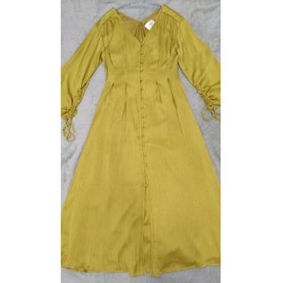 アメリヴィンテージ(Ameri VINTAGE)のAmeri vintage TUCK SHAPE DRESS　Mサイズ　イエロー(ロングワンピース/マキシワンピース)