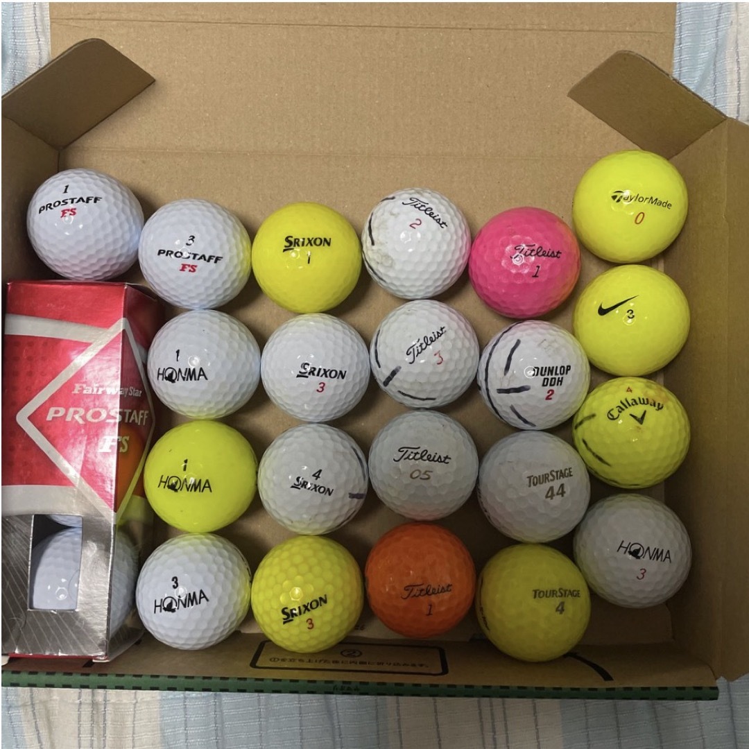 ゴルフボール新品3個、ロストボール21個 スポーツ/アウトドアのゴルフ(その他)の商品写真