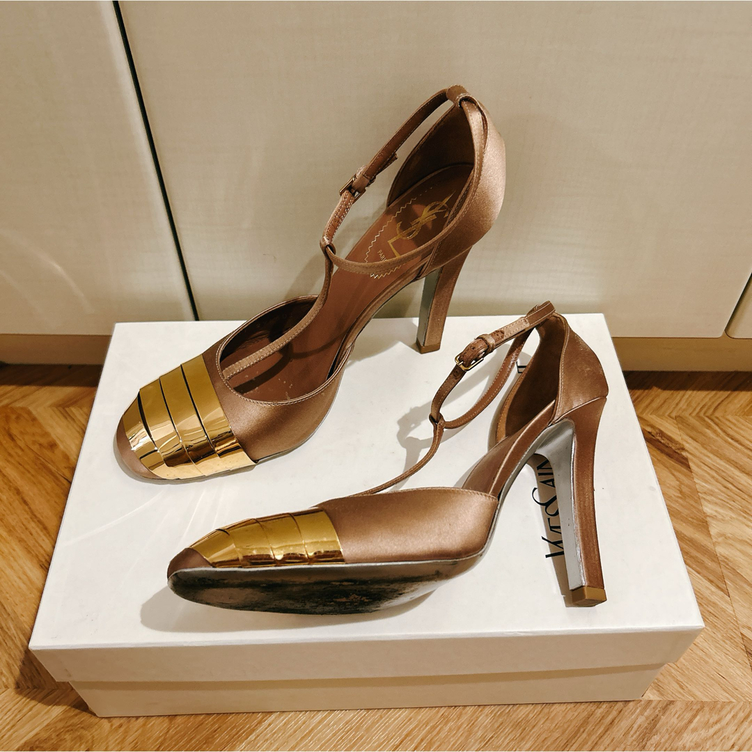 Saint Laurent(サンローラン)のレアYSLイヴ・サンローラン　ランウェイコレクションパンプス レディースの靴/シューズ(ハイヒール/パンプス)の商品写真