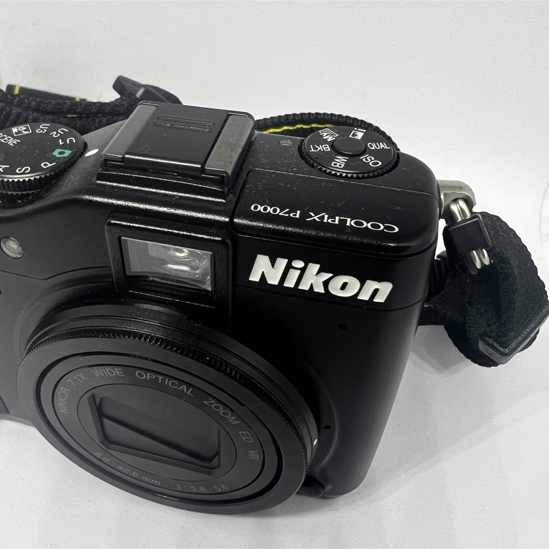 NIKON COOLPIX P7000コンパクトデジタルカメラ