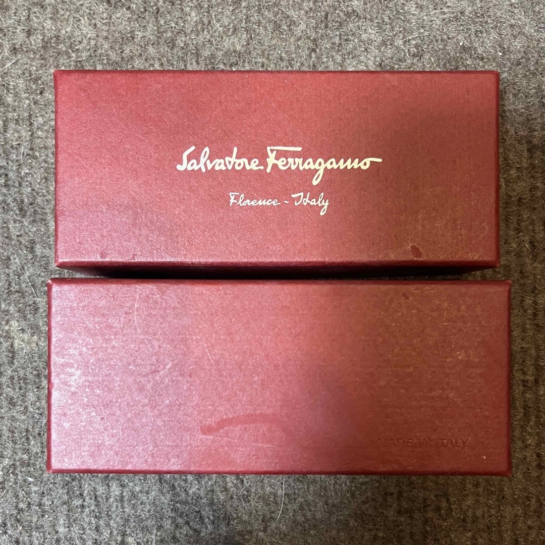 Salvatore Ferragamo(サルヴァトーレフェラガモ)のフェラガモ　箱 レディースのバッグ(ショップ袋)の商品写真