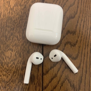 アップル(Apple)のAirPods with Charging Case(第1世代)(ヘッドフォン/イヤフォン)