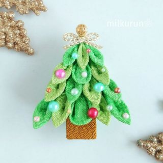 つまみ細工 ❁ ブローチ【クリスマスツリー】(コサージュ/ブローチ)