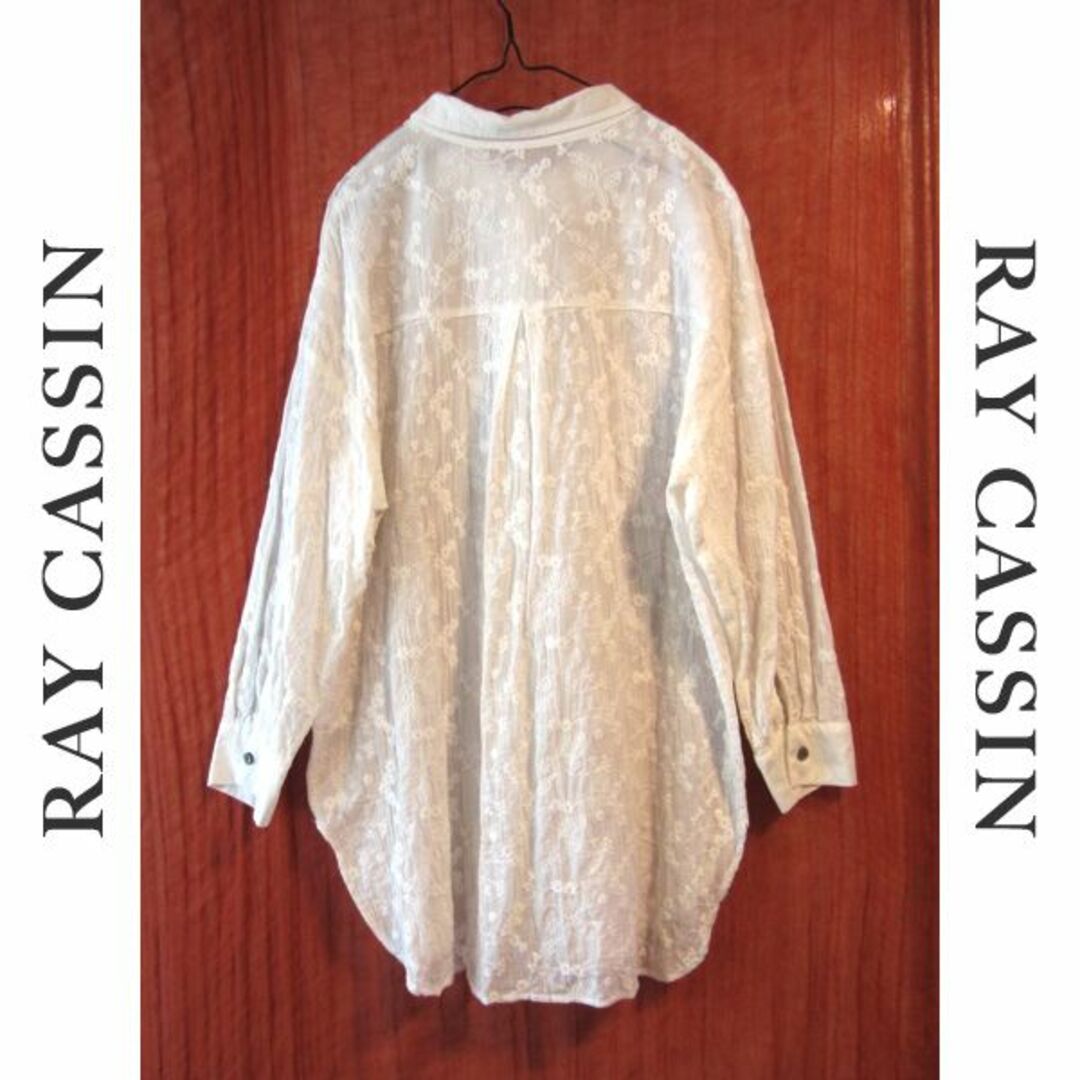 RAY CASSIN FAVORI(レイカズンフェバリ)の美品　RAY CASSIN／レイカズン★　刺繍入り　長袖シャツ　白　　 レディースのトップス(シャツ/ブラウス(長袖/七分))の商品写真