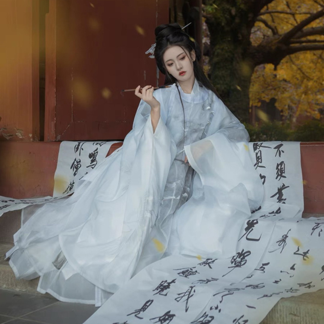 松上雪　丸襟刺繍袍 白色漢服4点セット　中華風　着物和服　道教　中国ドラマ　漢服のサムネイル