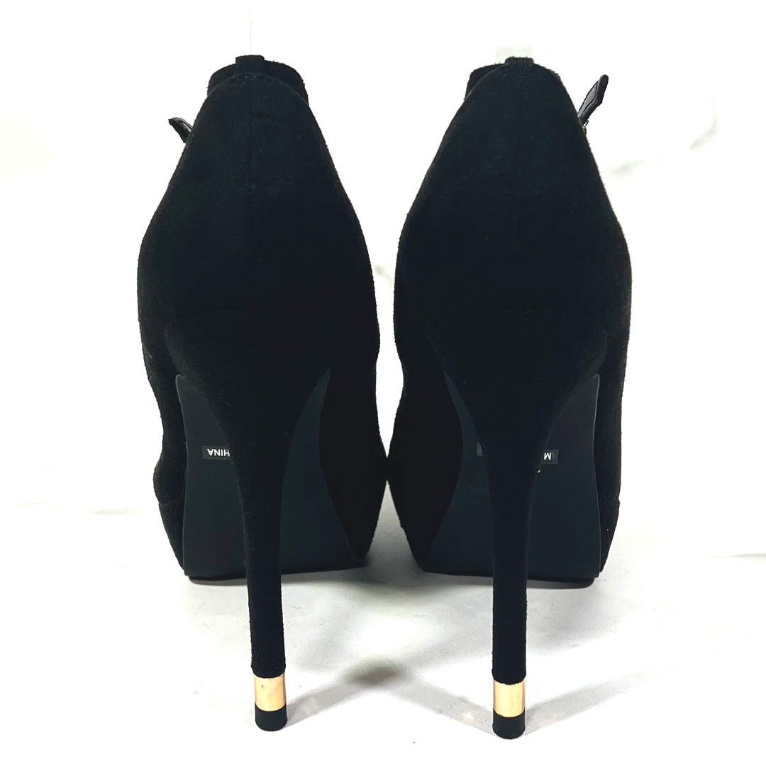 R&E(アールアンドイー)の【新品未使用】R&E スエード ストラップ パンプス 黒 23.0 レディースの靴/シューズ(ハイヒール/パンプス)の商品写真