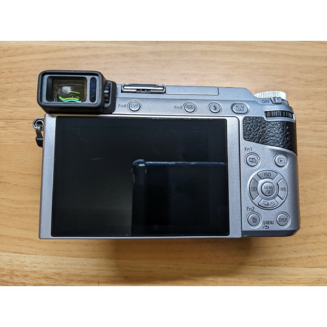 Panasonic(パナソニック)のLUMIX DMC-GX7MK2K-S 標準ズームレンズキット シルバー スマホ/家電/カメラのカメラ(ミラーレス一眼)の商品写真