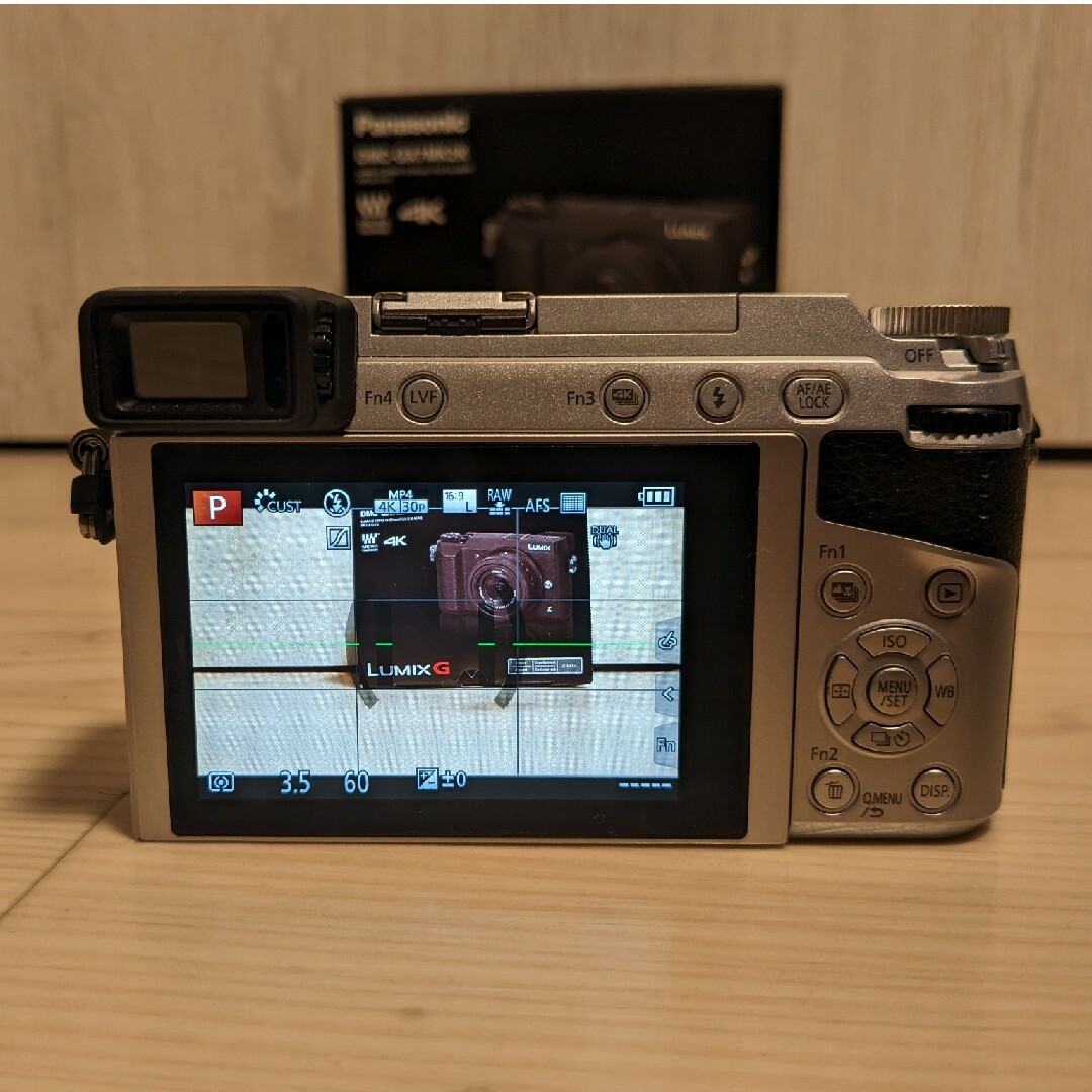 Panasonic(パナソニック)のLUMIX DMC-GX7MK2K-S 標準ズームレンズキット シルバー スマホ/家電/カメラのカメラ(ミラーレス一眼)の商品写真