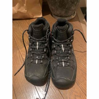 キーン(KEEN)のkeen トラッキングシューズ　25センチ(登山用品)